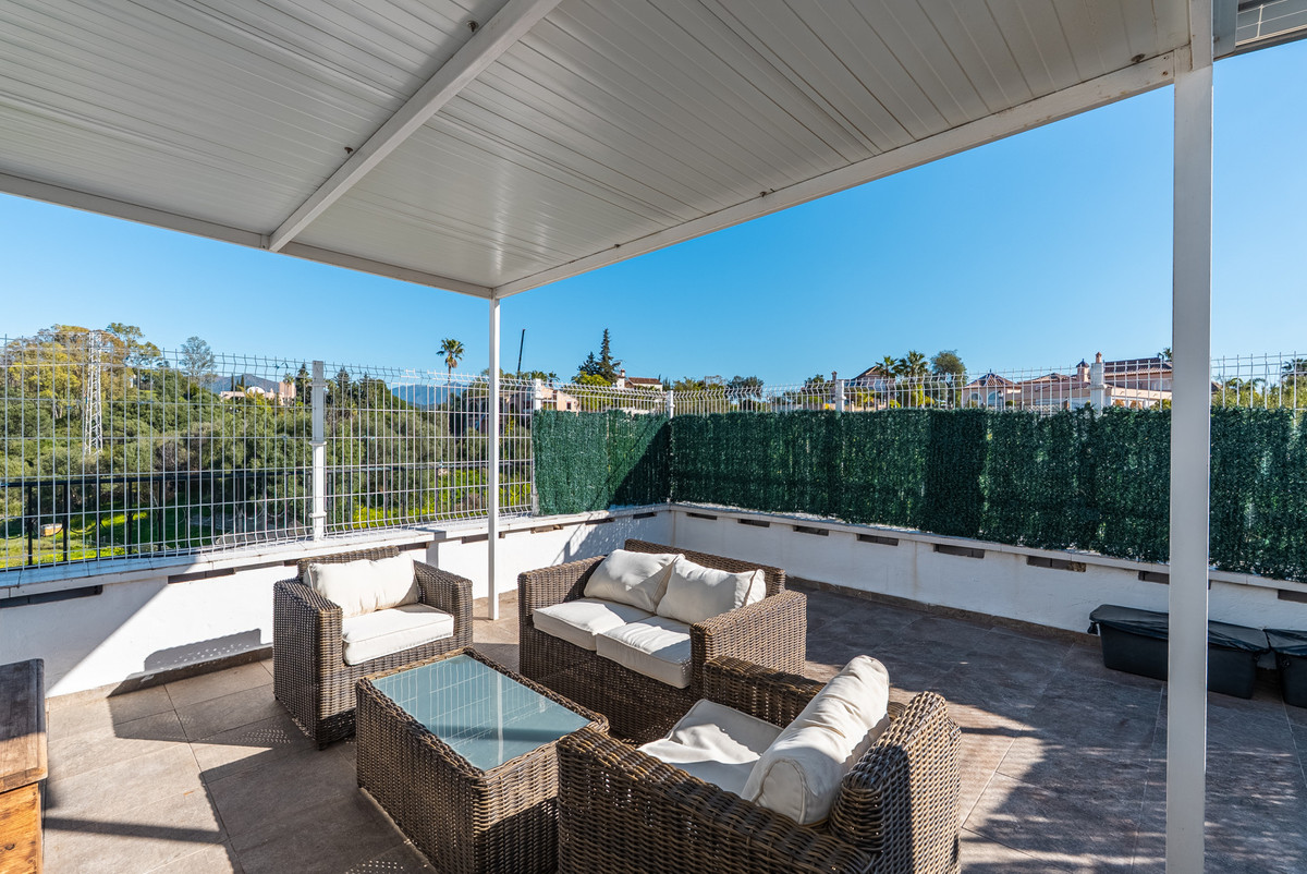 3 Bedroom Townhouse in Estepona - Photo 4