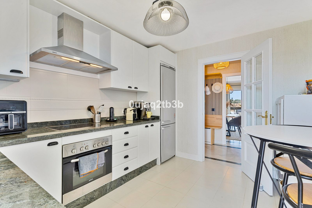 2 Bedroom Apartment in Marbella - Photo 13