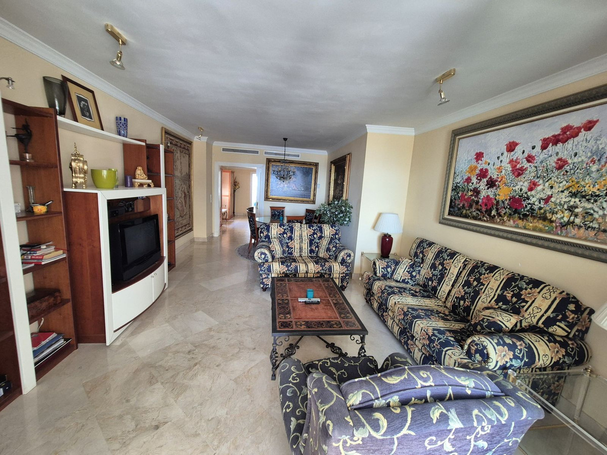 2 Bedroom Apartment in Marbella - Photo 8