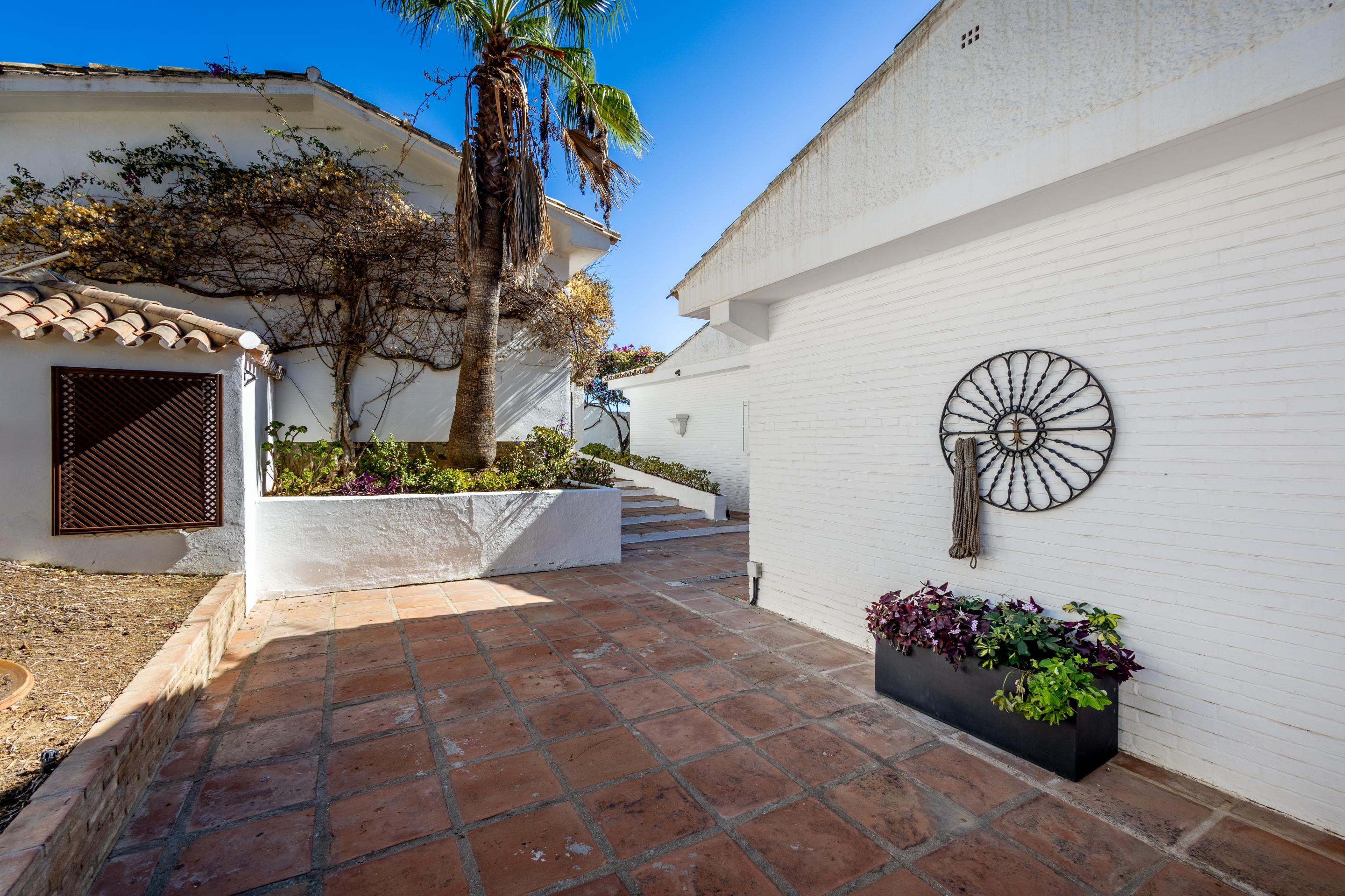 6 Bedroom Villa in Mijas - Photo 32