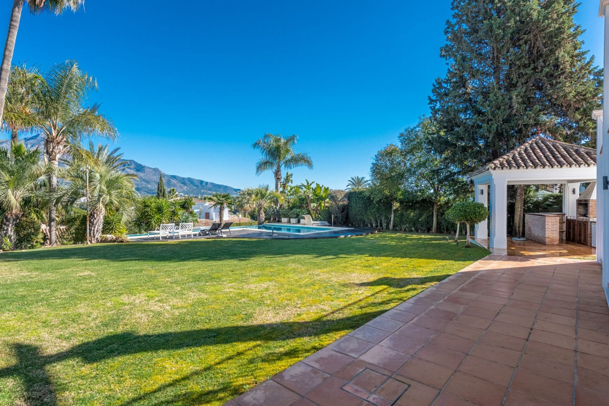 7 Bedroom Villa in Marbella - Photo 6