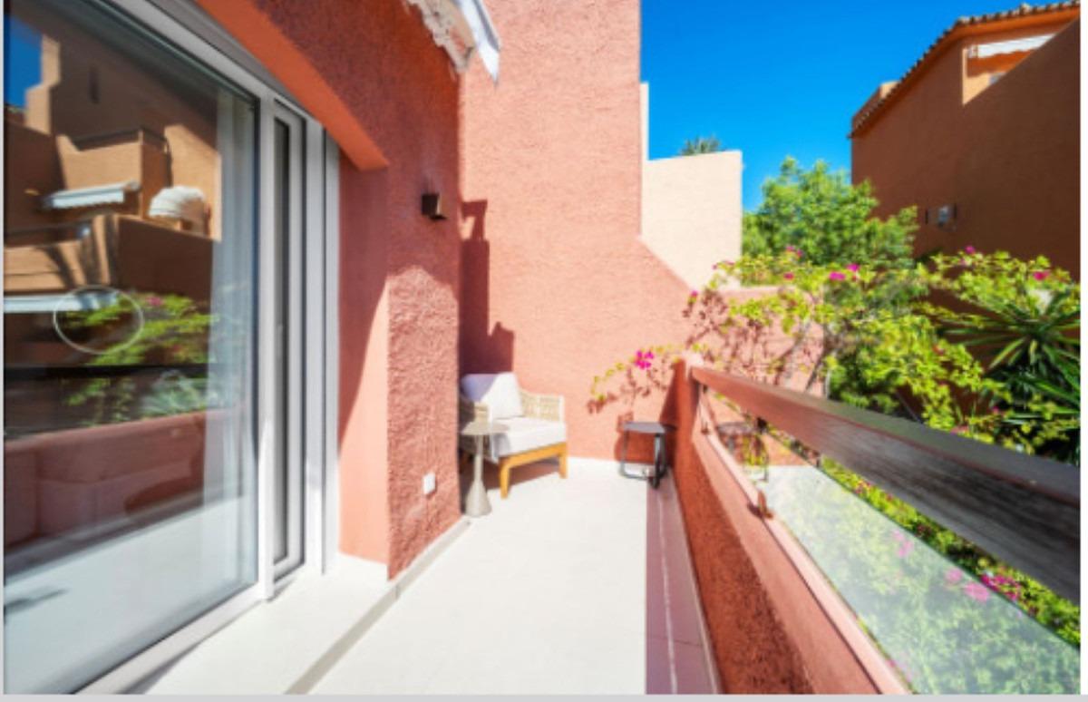 3 Bedroom Townhouse in Marbella - Photo 4