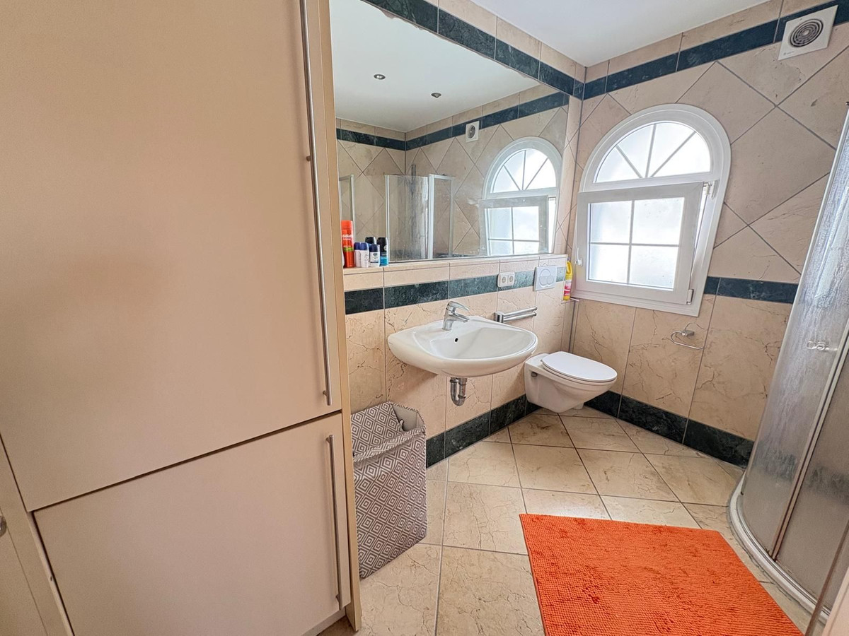2 Bedroom Apartment in Mijas - Photo 30