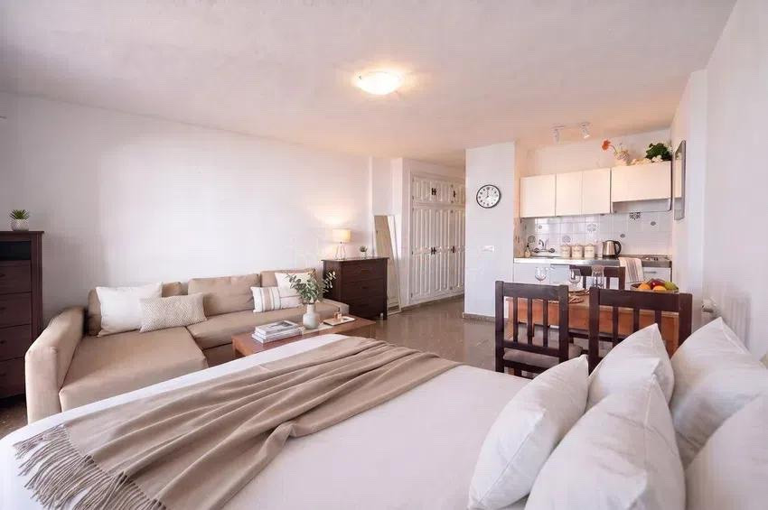 1 Bedroom Apartment in Mijas - Photo 2