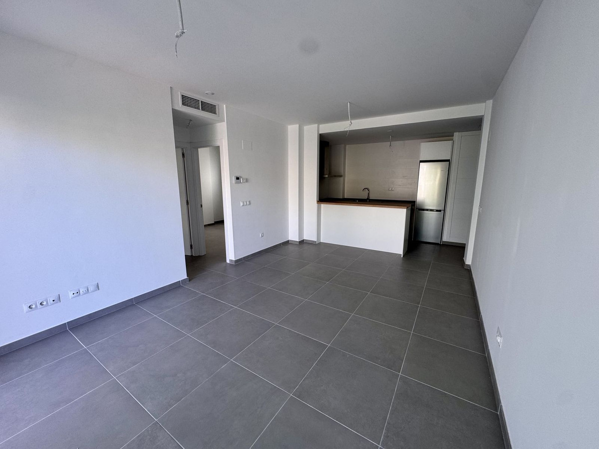 2 Bedroom Apartment in Benalmádena - Photo 23
