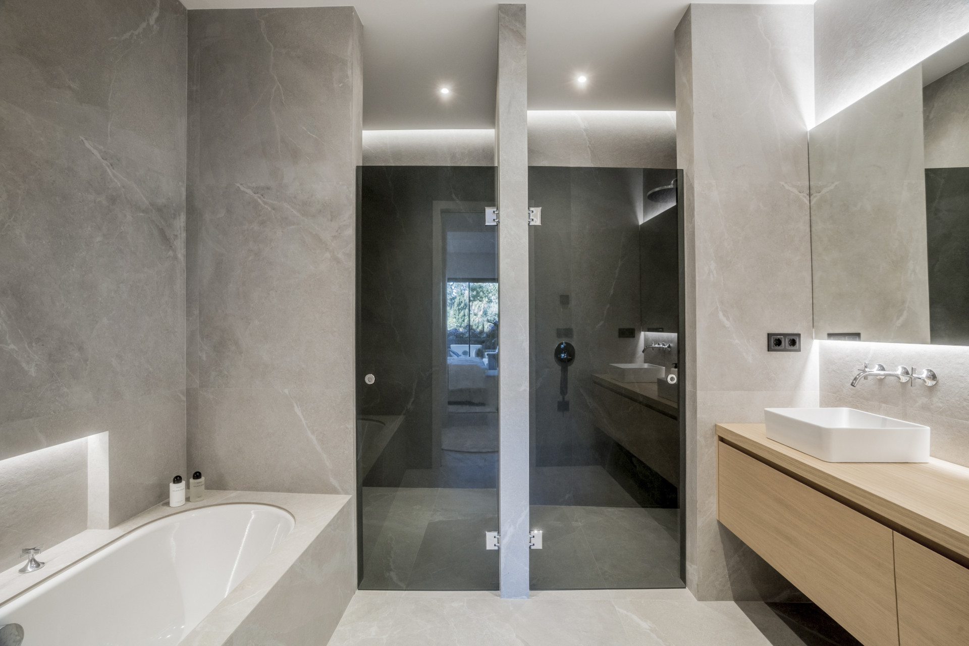 3 Bedroom Apartment in Marbella - Photo 14
