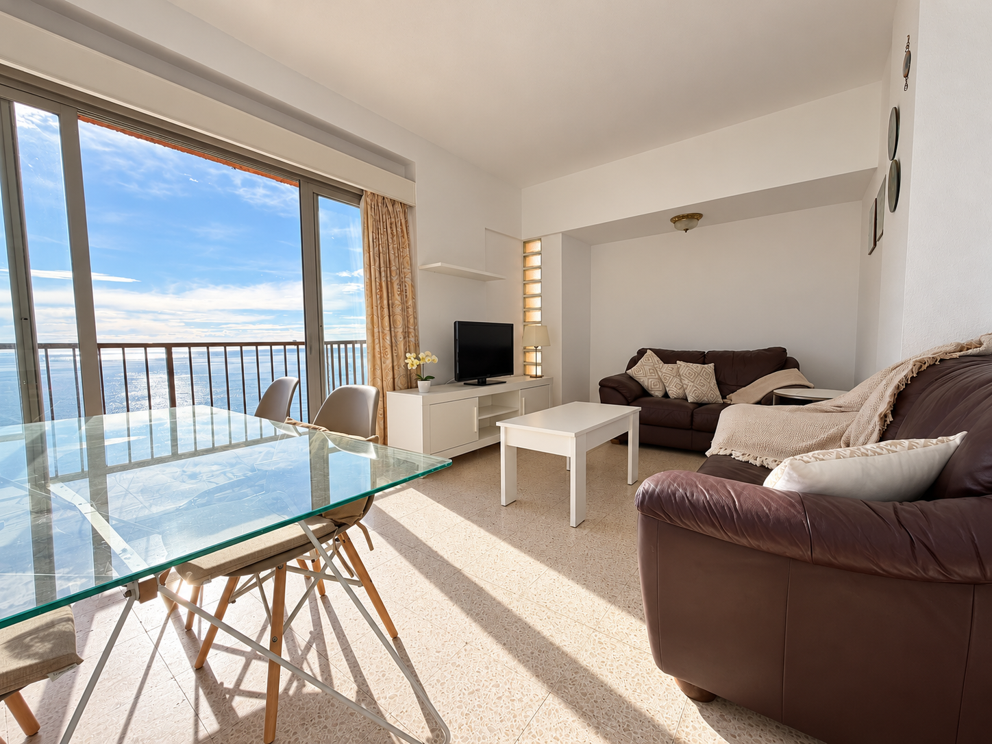 2 Bedroom Apartment in Fuengirola - Photo 5