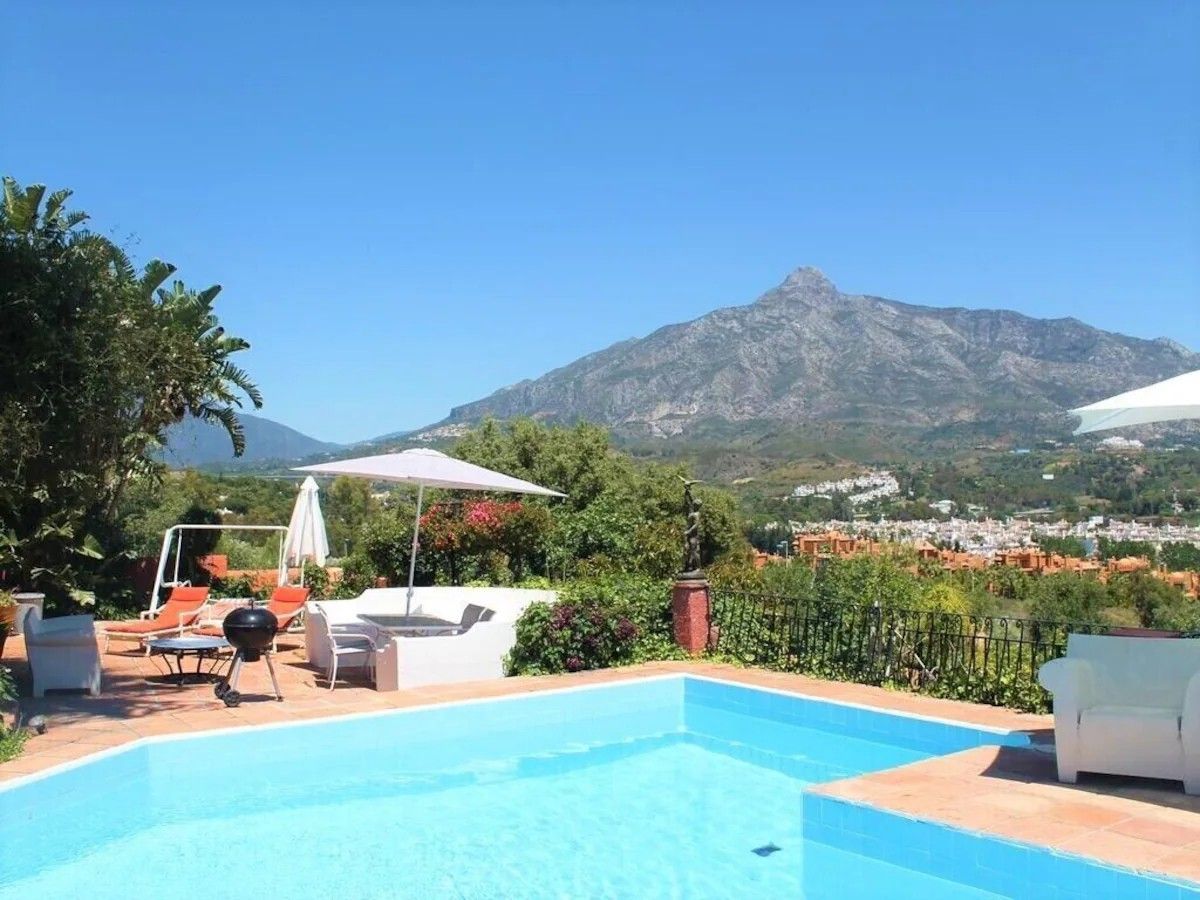 6 Bedroom Villa in Marbella - Photo 4