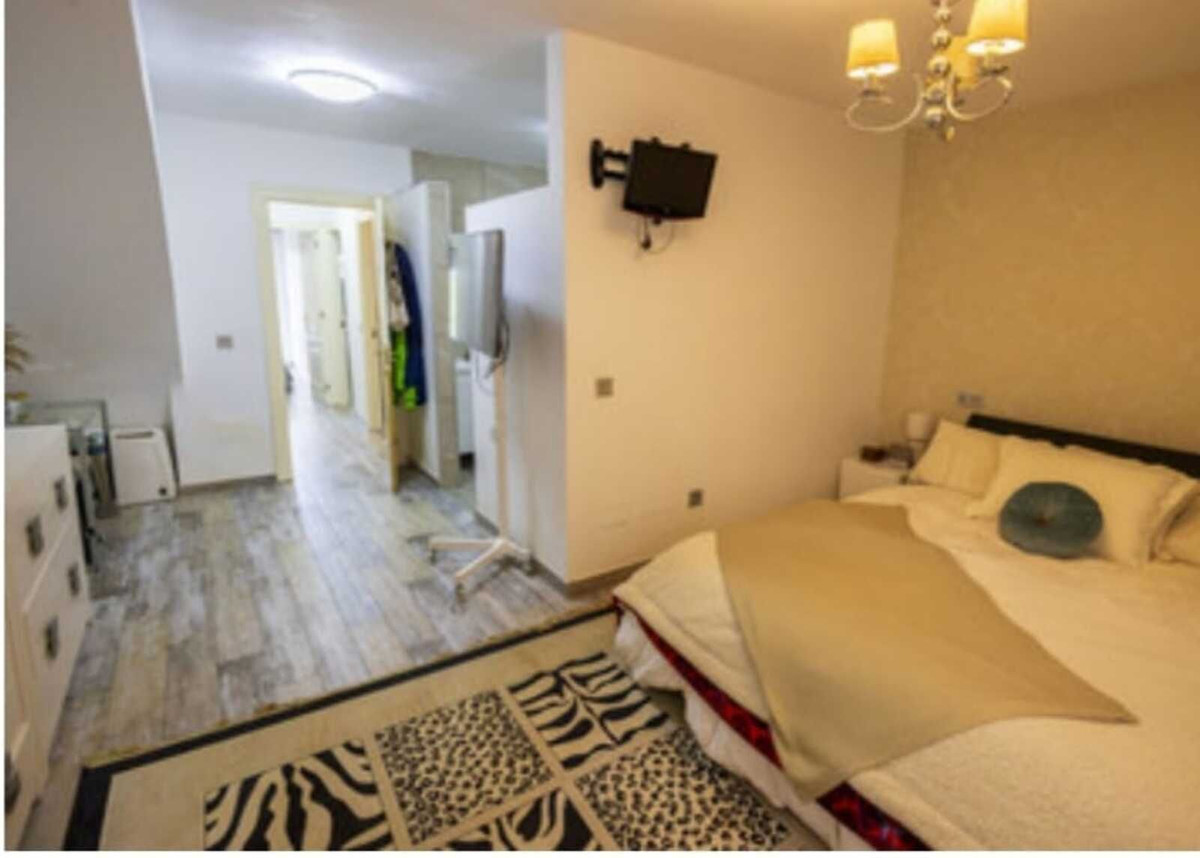 4 Bedroom Townhouse in Estepona - Photo 9
