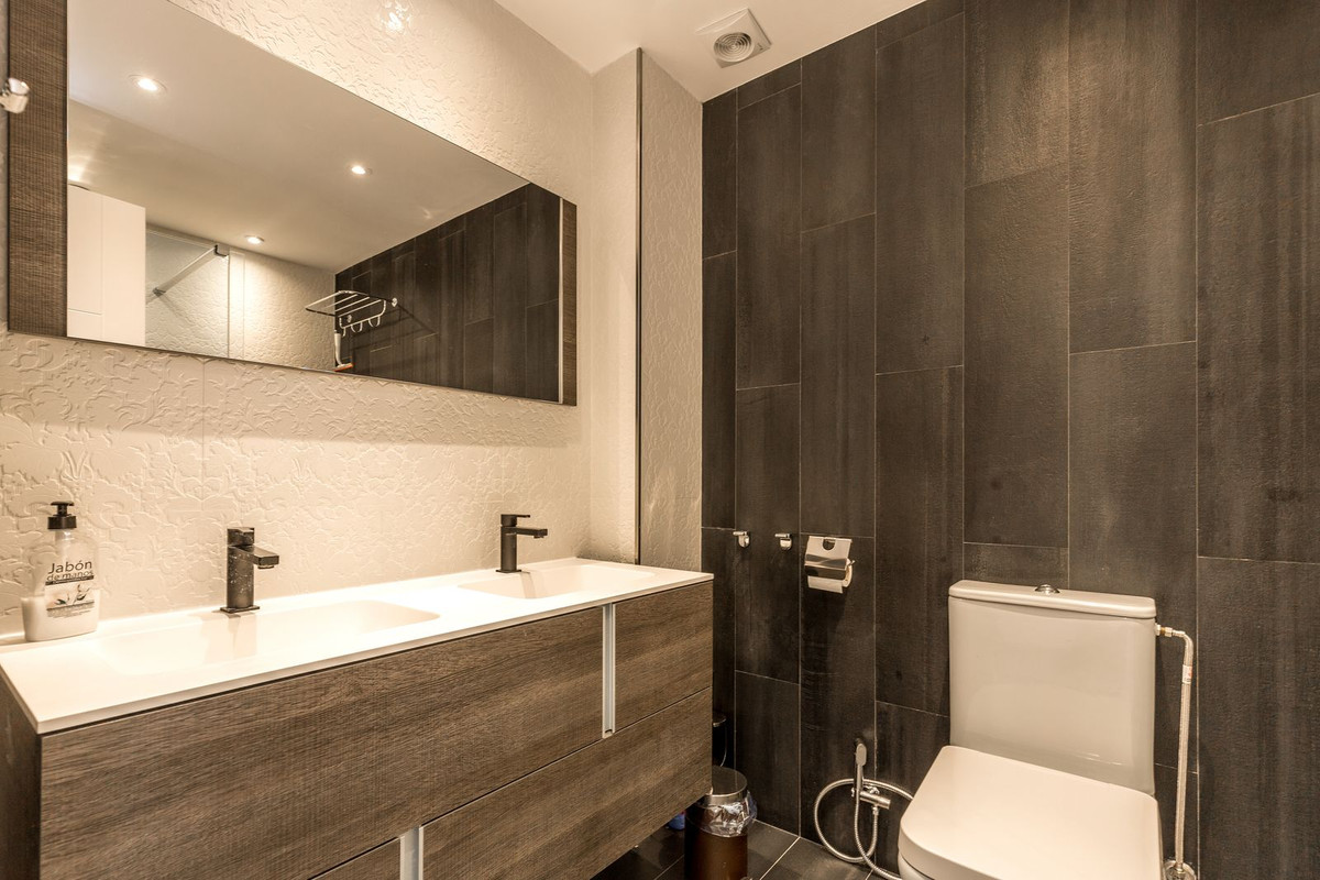 2 Bedroom Townhouse in Marbella - Photo 12
