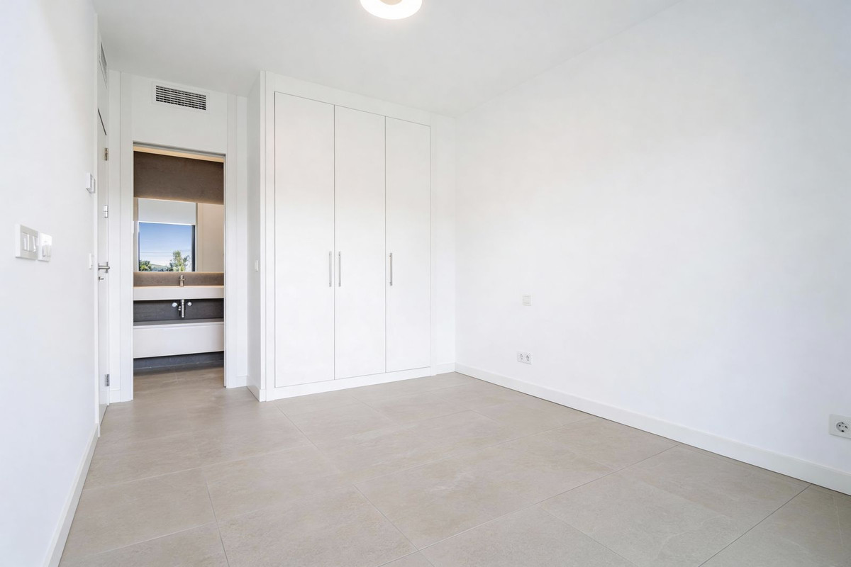 3 Bedroom Villa in Estepona - Photo 10