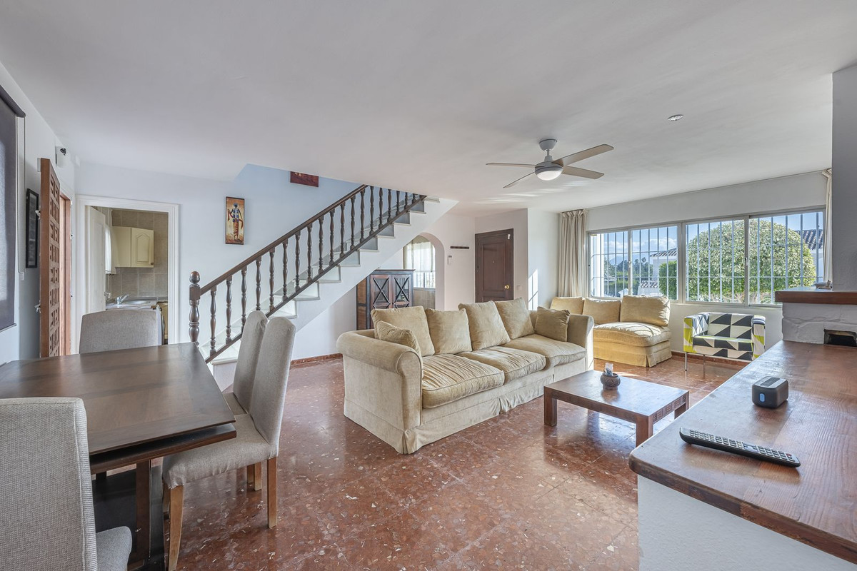 3 Bedroom Villa in Estepona - Photo 5