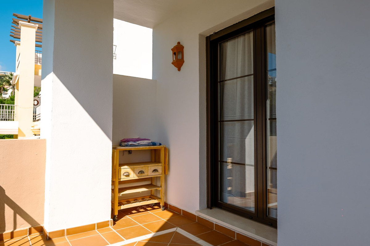 3 Bedroom Apartment in Benahavís - Photo 6