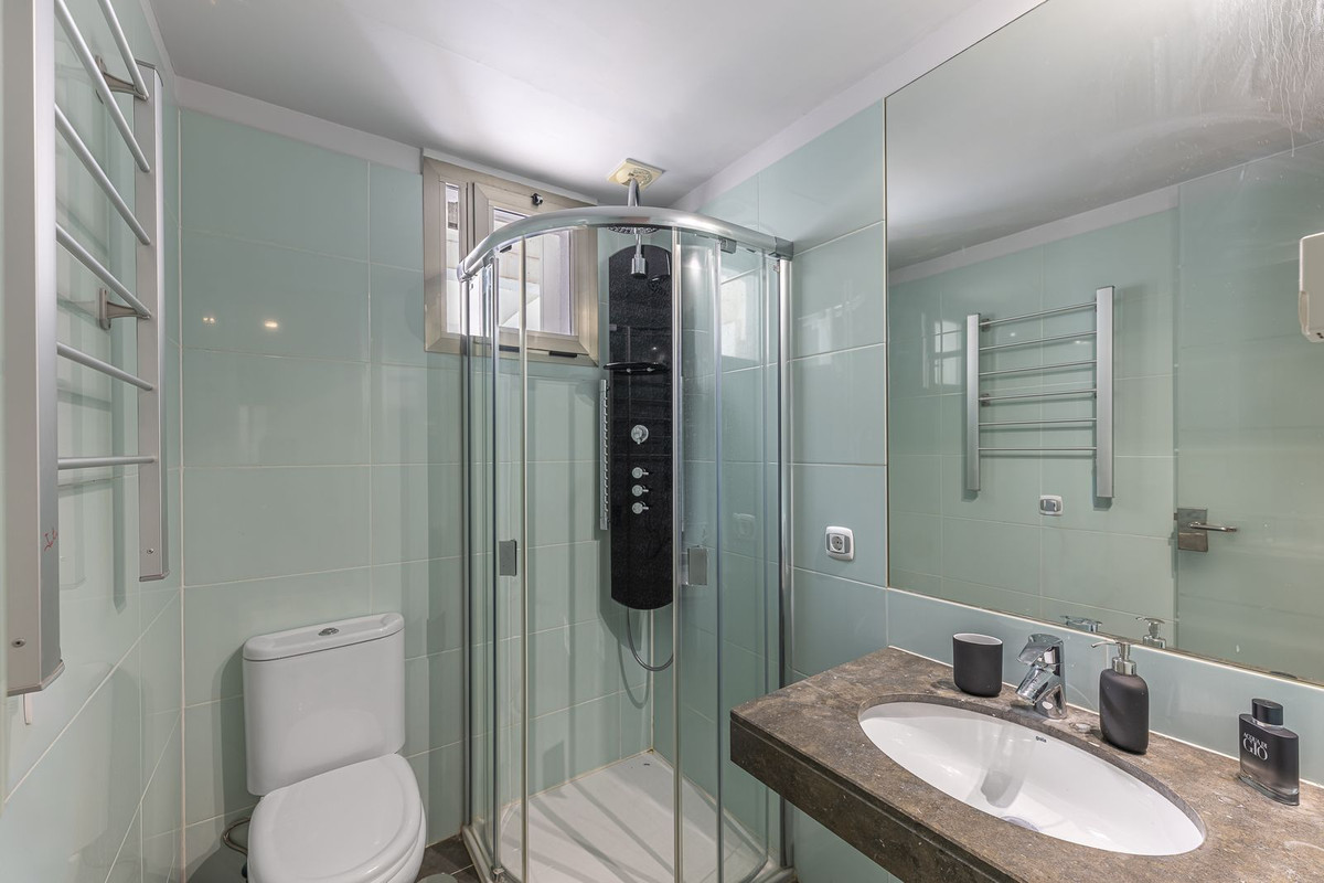 5 Bedroom Penthouse in Mijas - Photo 32