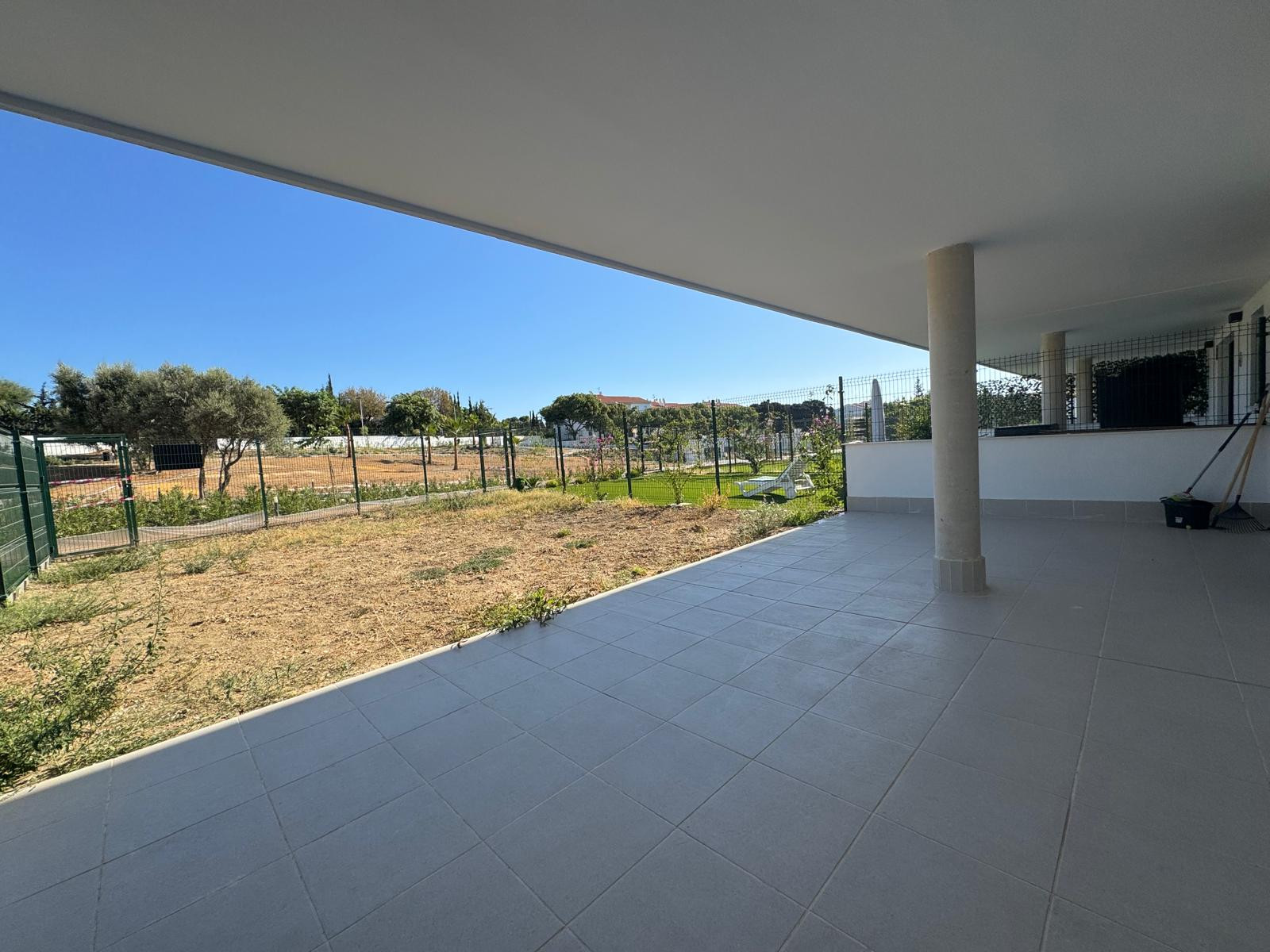 2 Bedroom Apartment in Estepona - Photo 3