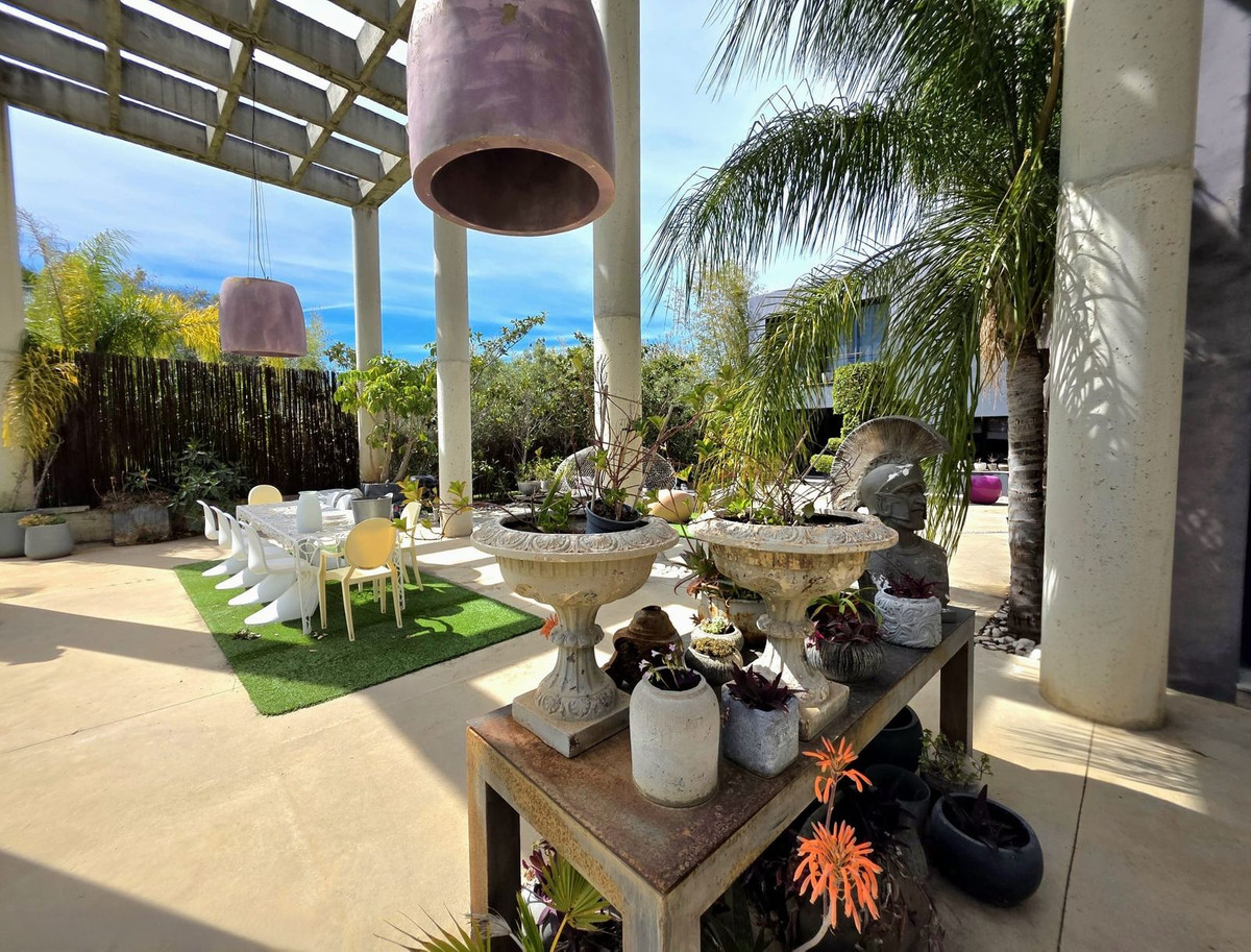 5 Bedroom Villa in Estepona - Photo 10