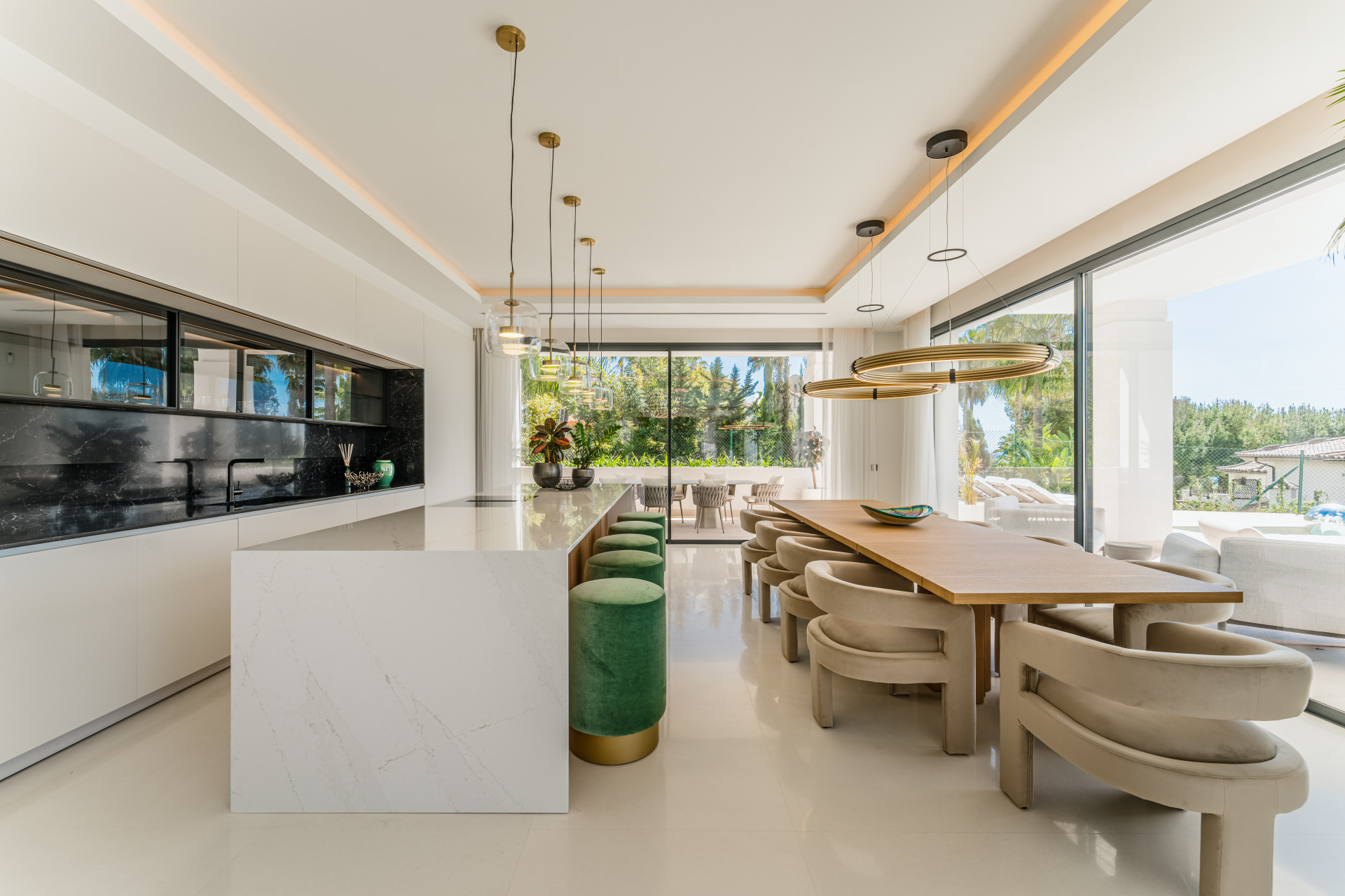 6 Bedroom Villa in Marbella - Photo 4