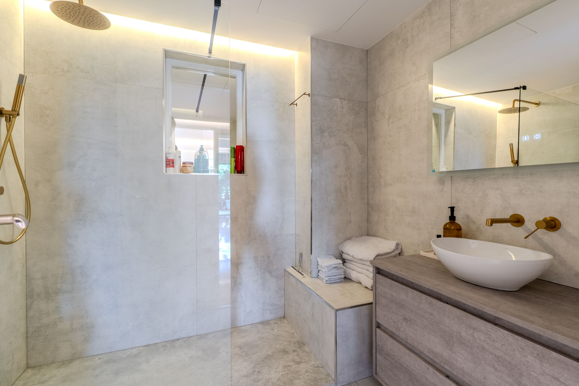 2 Bedroom Apartment in Marbella - Photo 20