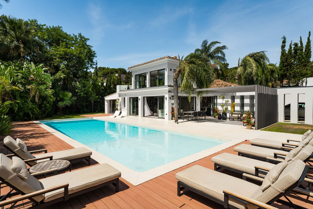 4 Bedroom Villa in Marbella - Photo 49
