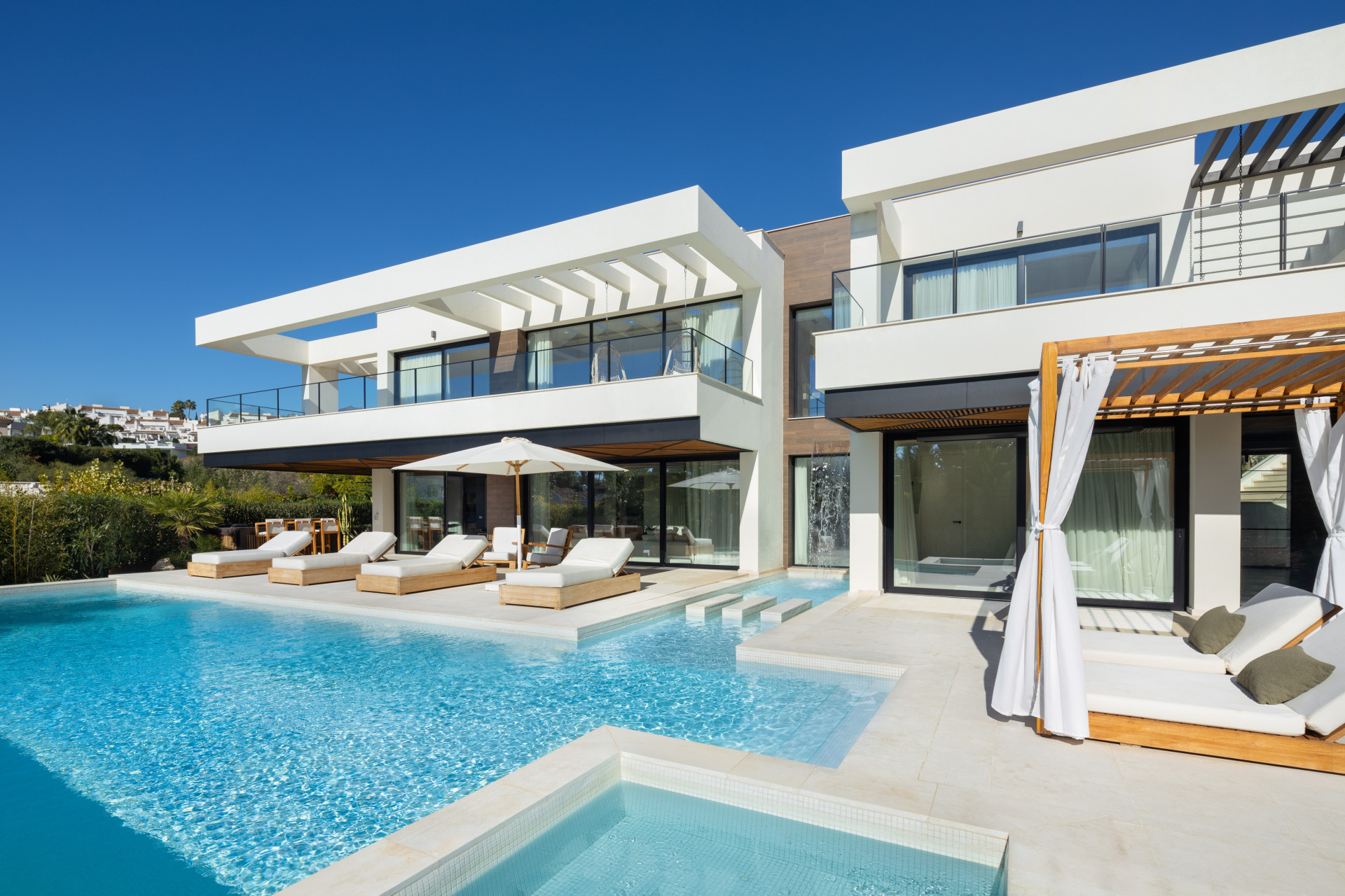 6 Bedroom Villa in Marbella - Photo 4