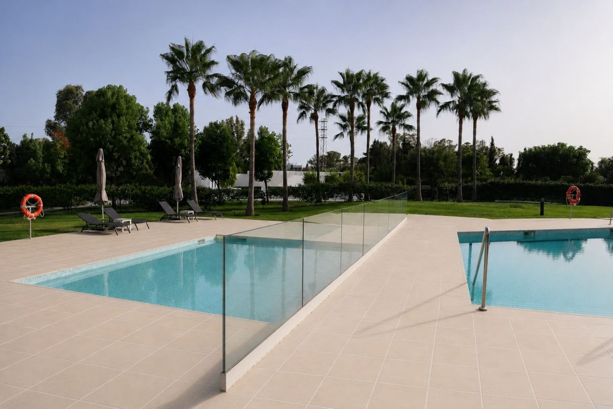 3 Bedroom Apartment in Estepona - Photo 9