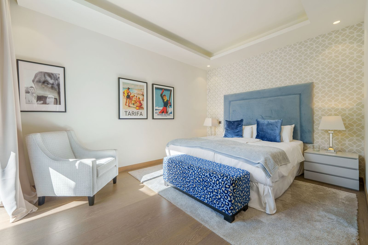 6 Bedroom Villa in Marbella - Photo 7