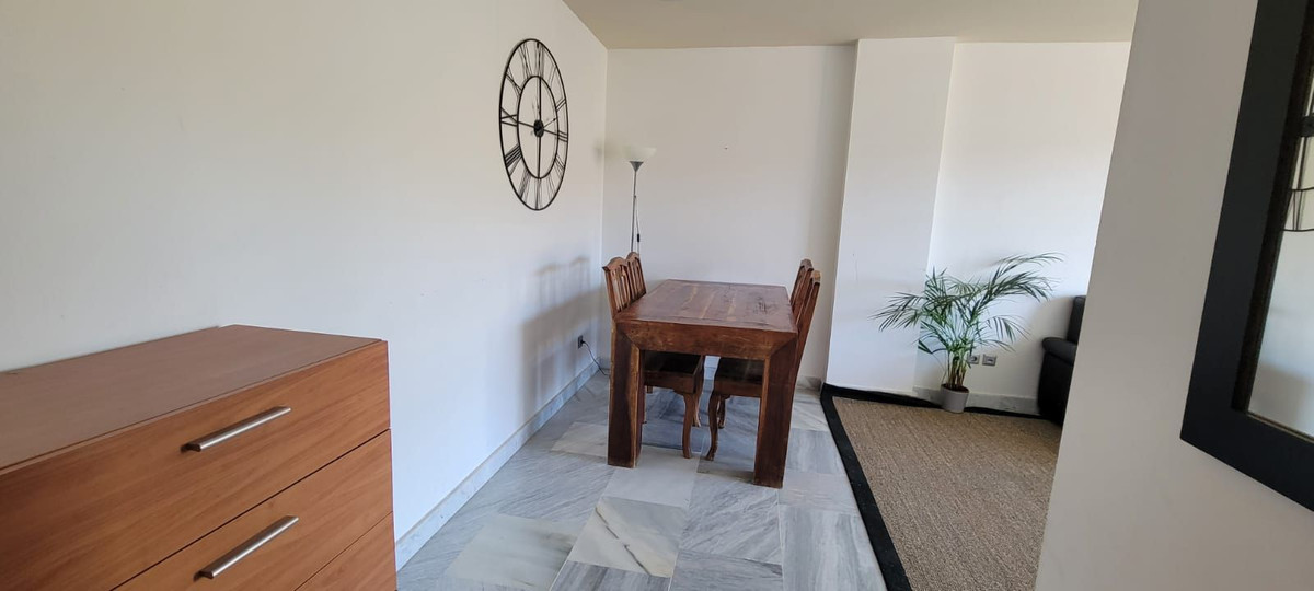 2 Bedroom Apartment in Benahavís - Photo 9