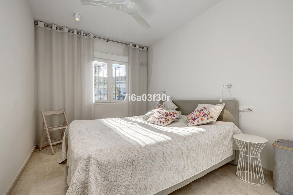 5 Bedroom Townhouse in San Pedro de Alcántara - Photo 11