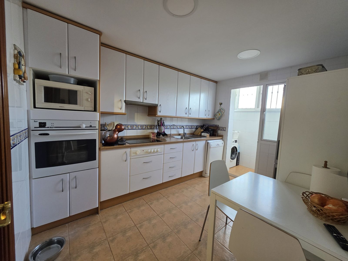 4 Bedroom Townhouse in Marbella - Photo 9