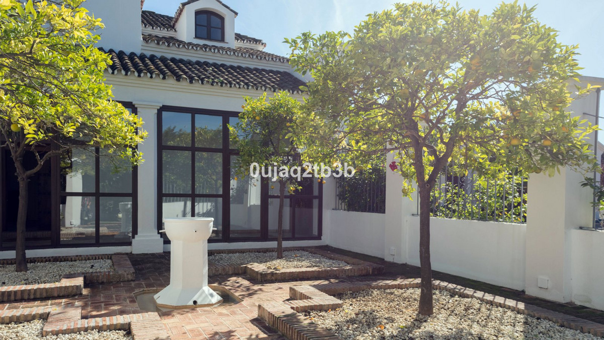 6 Bedroom Villa in San Pedro de Alcántara - Photo 9