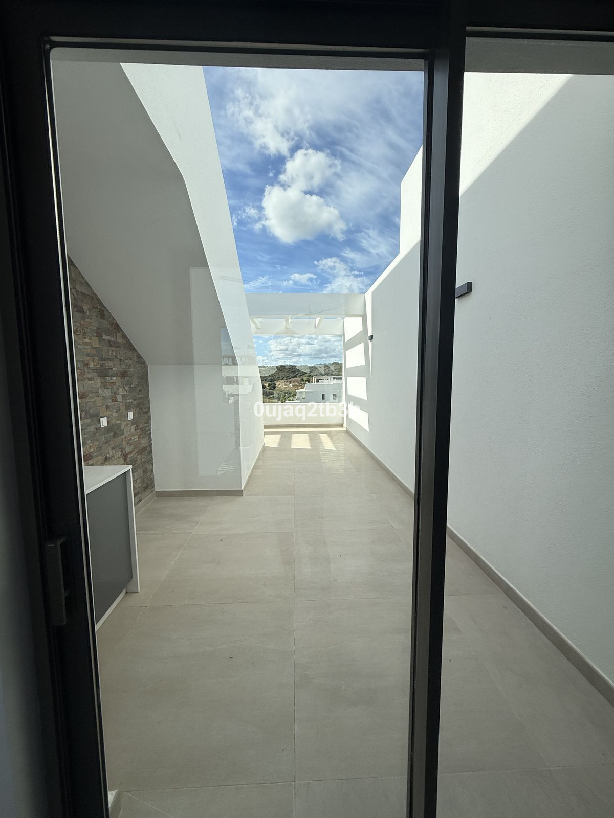3 Bedroom Penthouse in Estepona - Photo 3