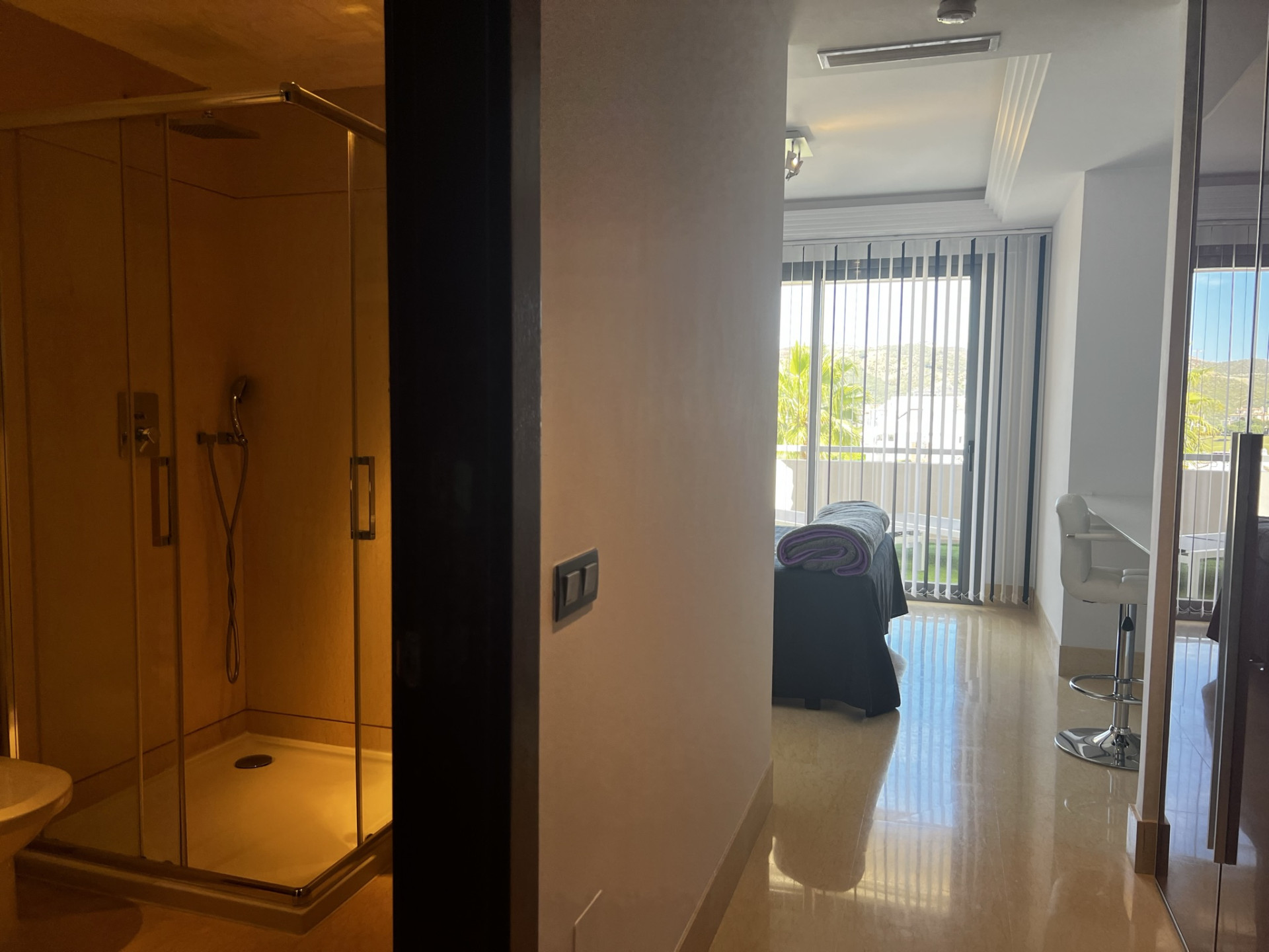 3 Bedroom Apartment in Benahavís - Photo 10