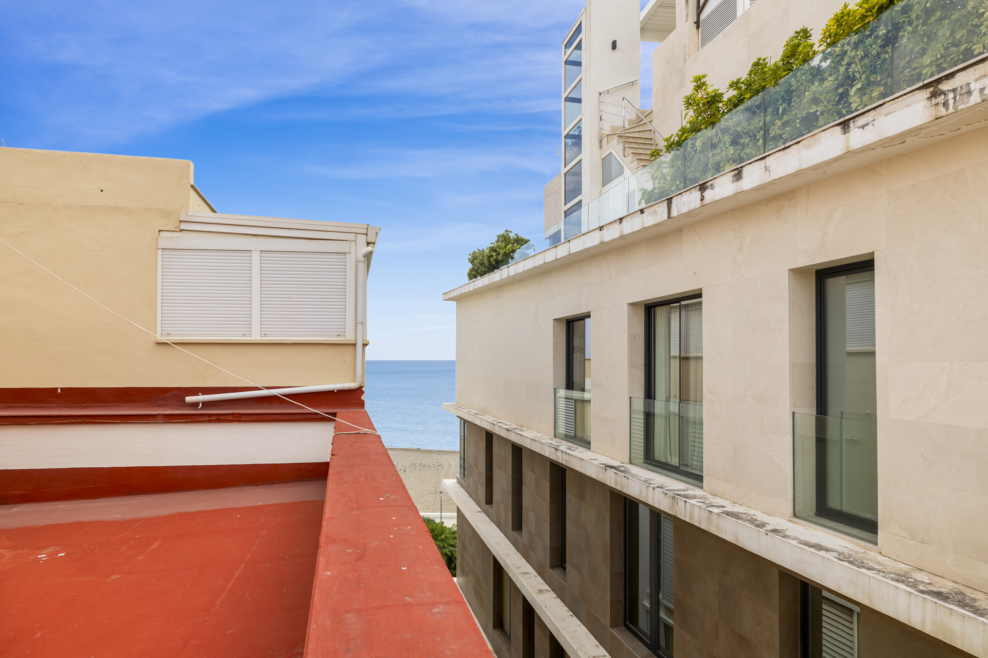 2 Bedroom Penthouse in Estepona - Photo 25