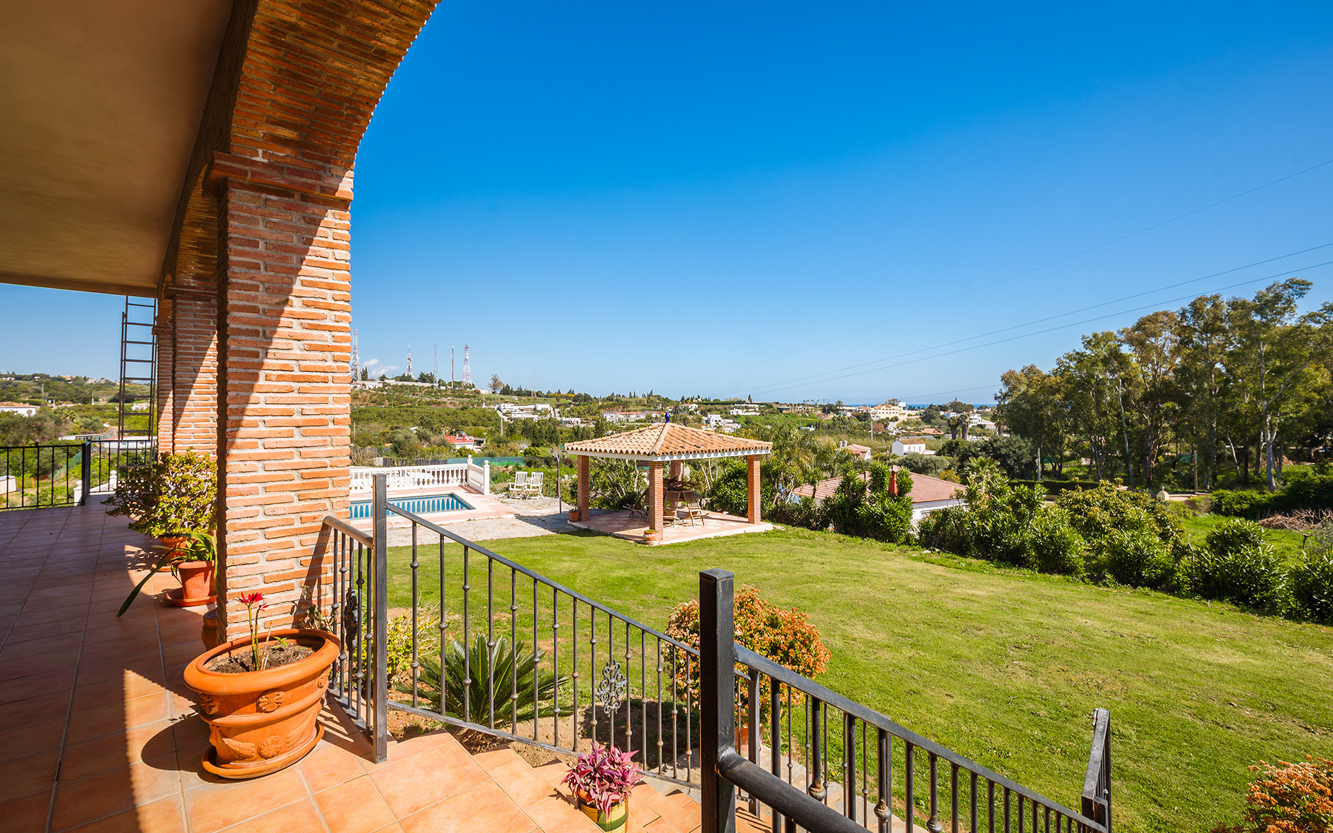 4 Bedroom Country house in Estepona - Photo 14