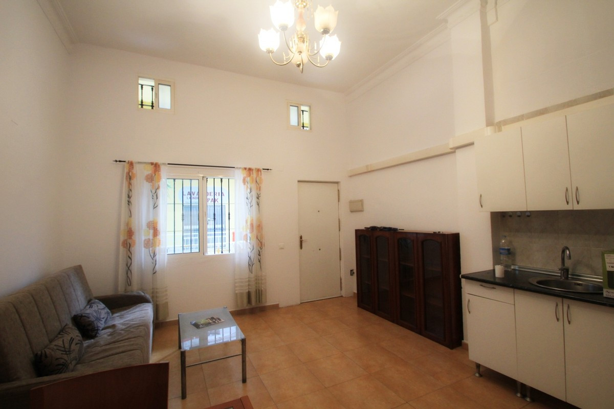 1 Bedroom Apartment in Torremolinos - Photo 7