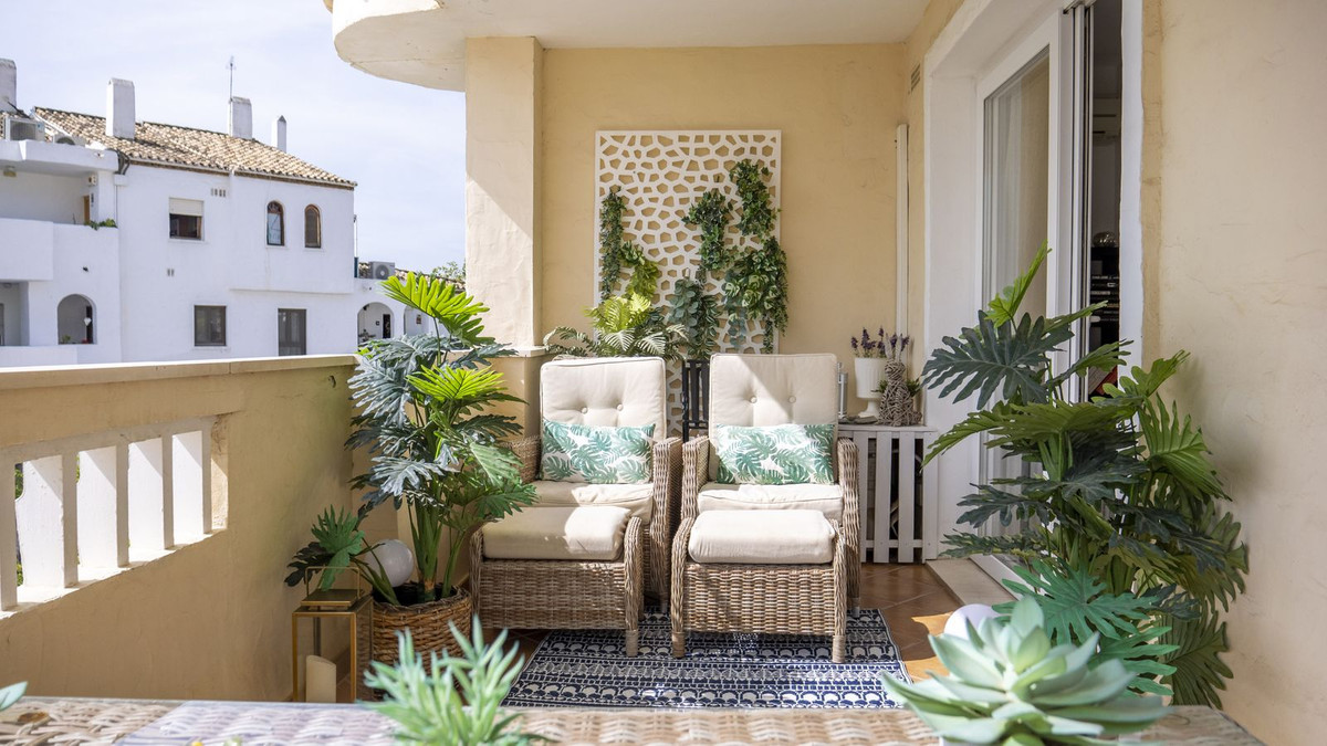 2 Bedroom Apartment in Estepona - Photo 18