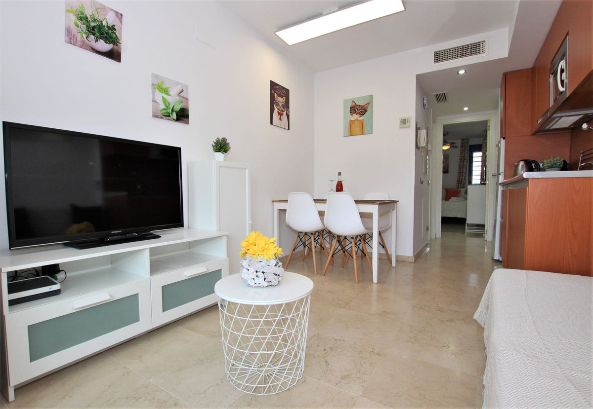 1 Bedroom Apartment in Benalmádena - Foto 5