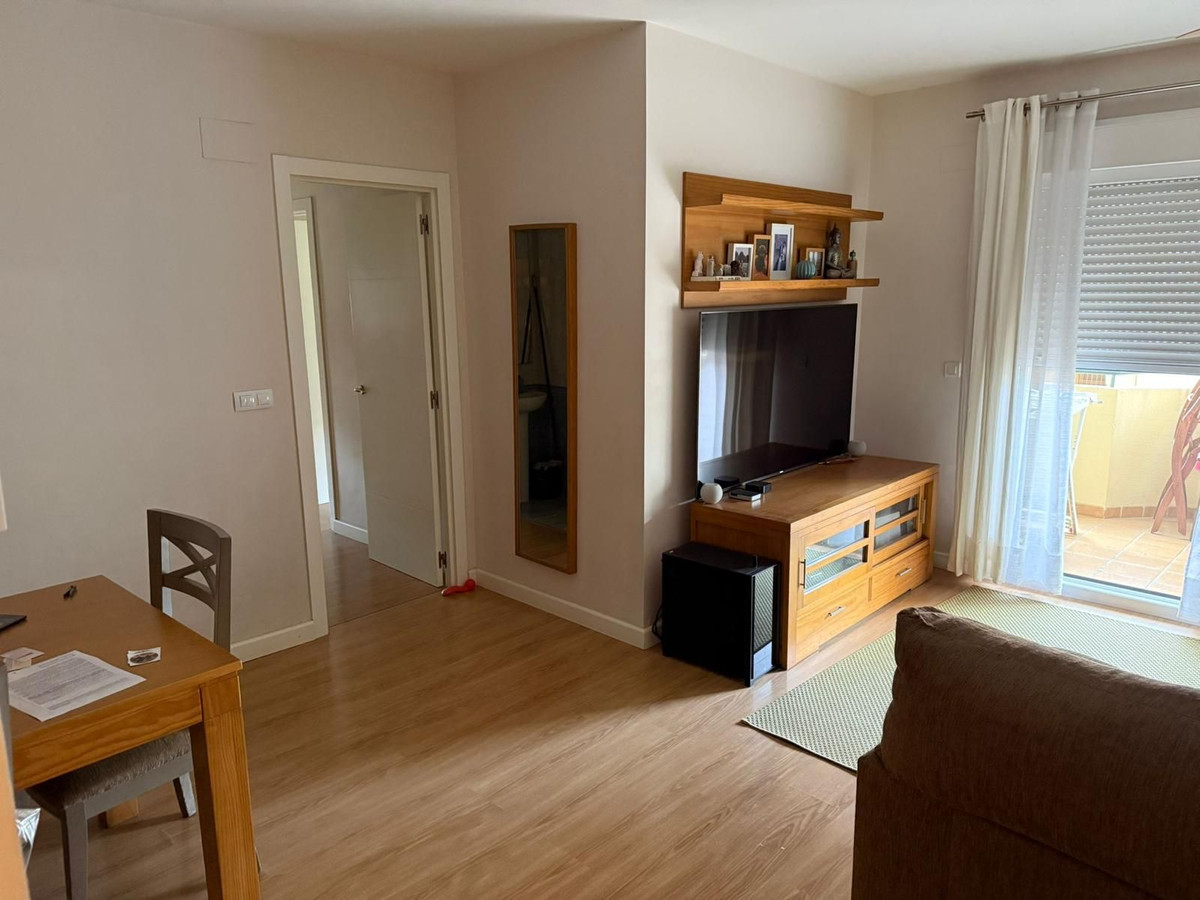 3 Bedroom Apartment in Marbella - Photo 3