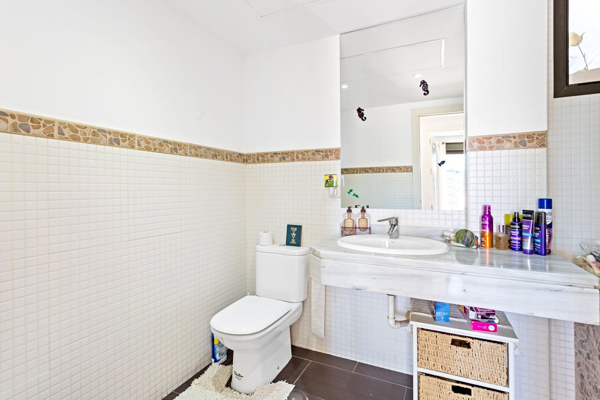 3 Bedroom Penthouse in Casares - Photo 22