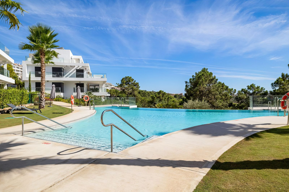 2 Bedroom Apartment in Estepona - Photo 24
