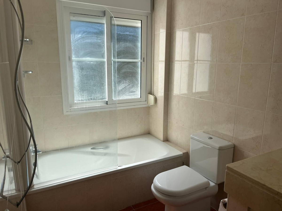 5 Bedroom Townhouse in Estepona - Photo 18
