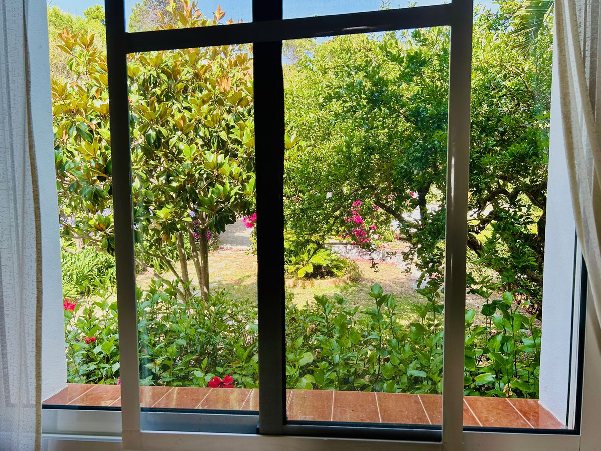 7 Bedroom Villa in Estepona - Photo 18