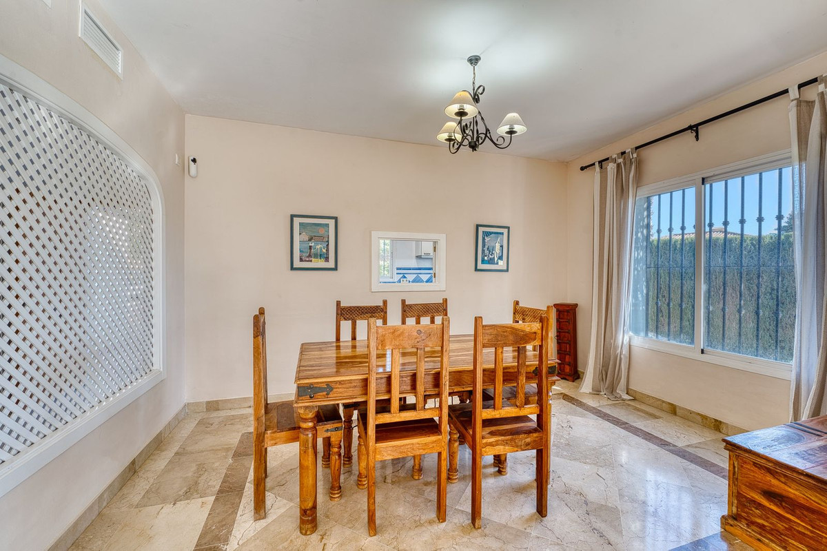 4 Bedroom Villa in La Alcaidesa - Photo 10