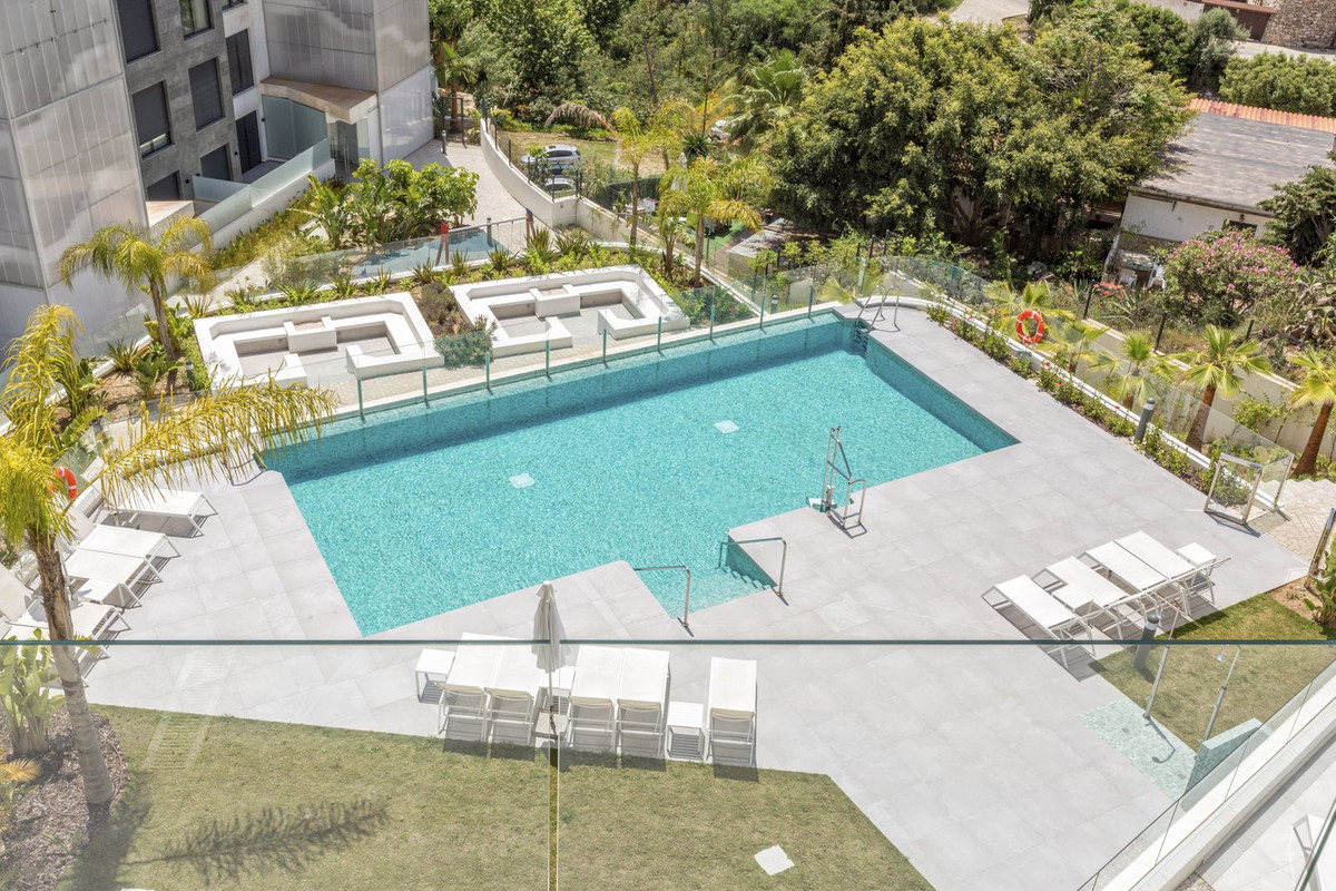 2 Bedroom Apartment in Fuengirola - Photo 18