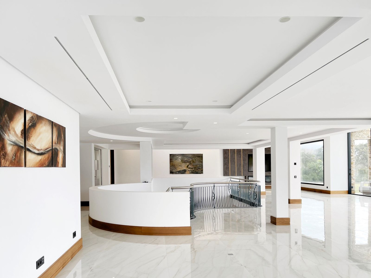 6 Bedroom Villa in San Roque - Photo 44