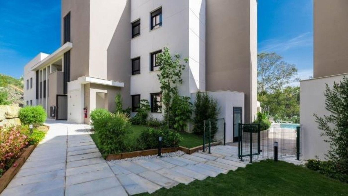 3 Bedroom Apartment in Marbella - Photo 5