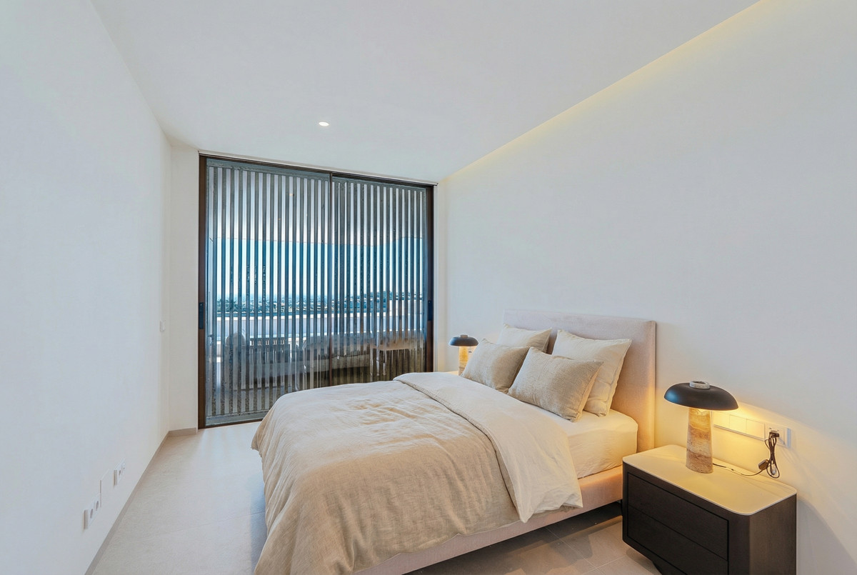 4 Bedroom Apartment in Benahavís - Photo 13