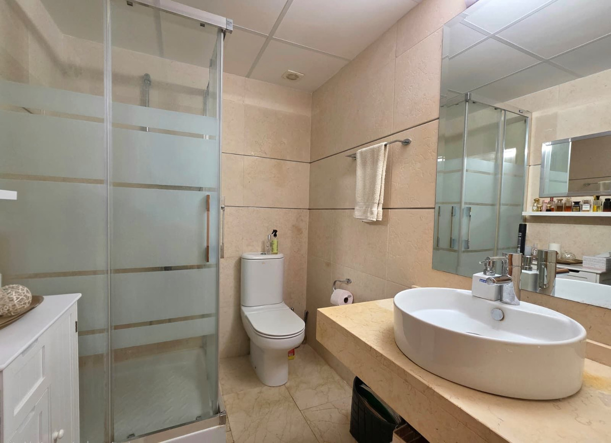 2 Bedroom Apartment in Estepona - Photo 24