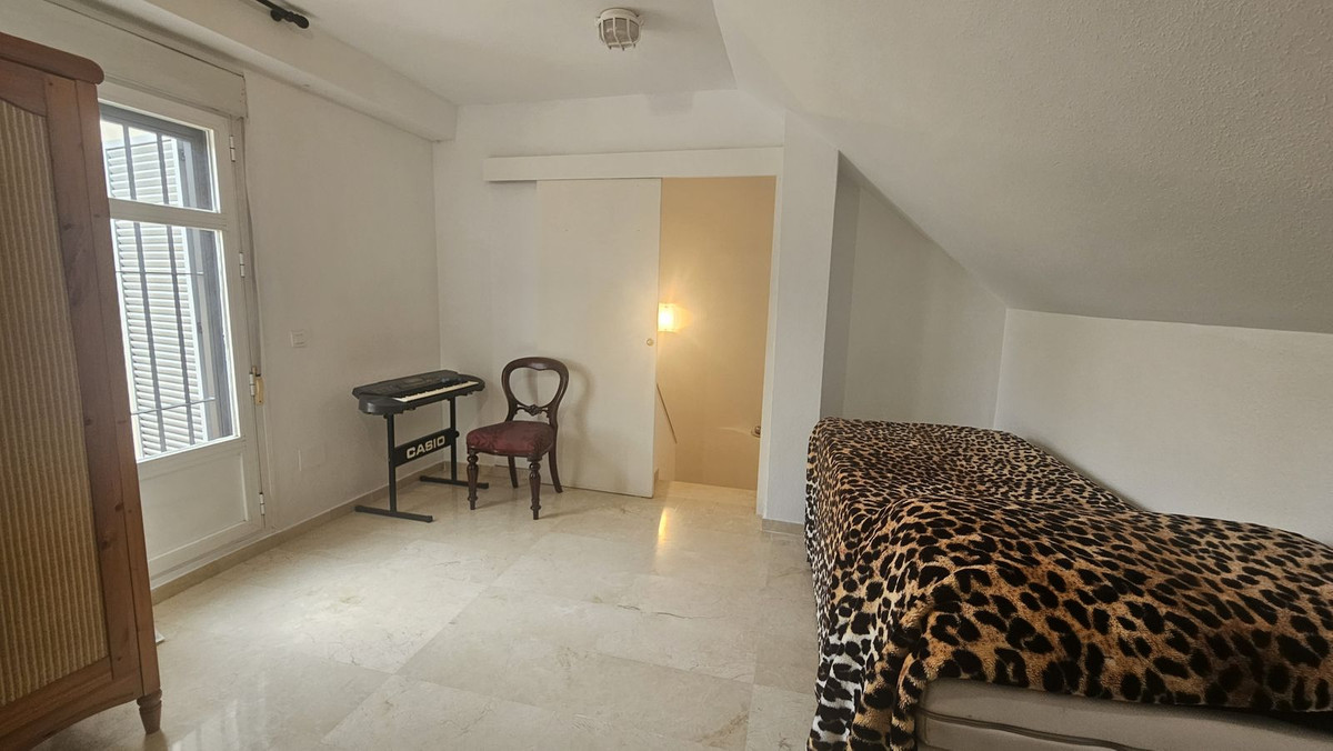 4 Bedroom Townhouse in San Pedro de Alcántara - Photo 32