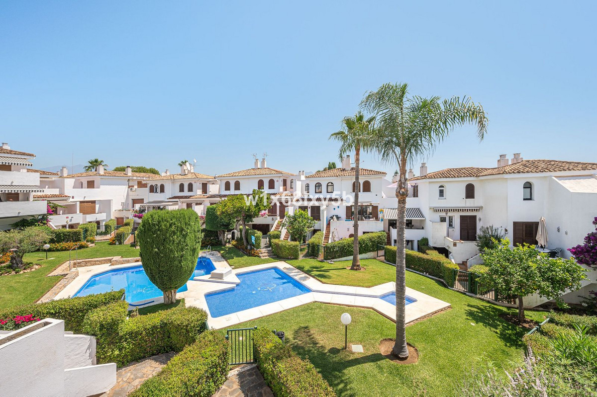 2 Bedroom Townhouse in Estepona - Photo 34